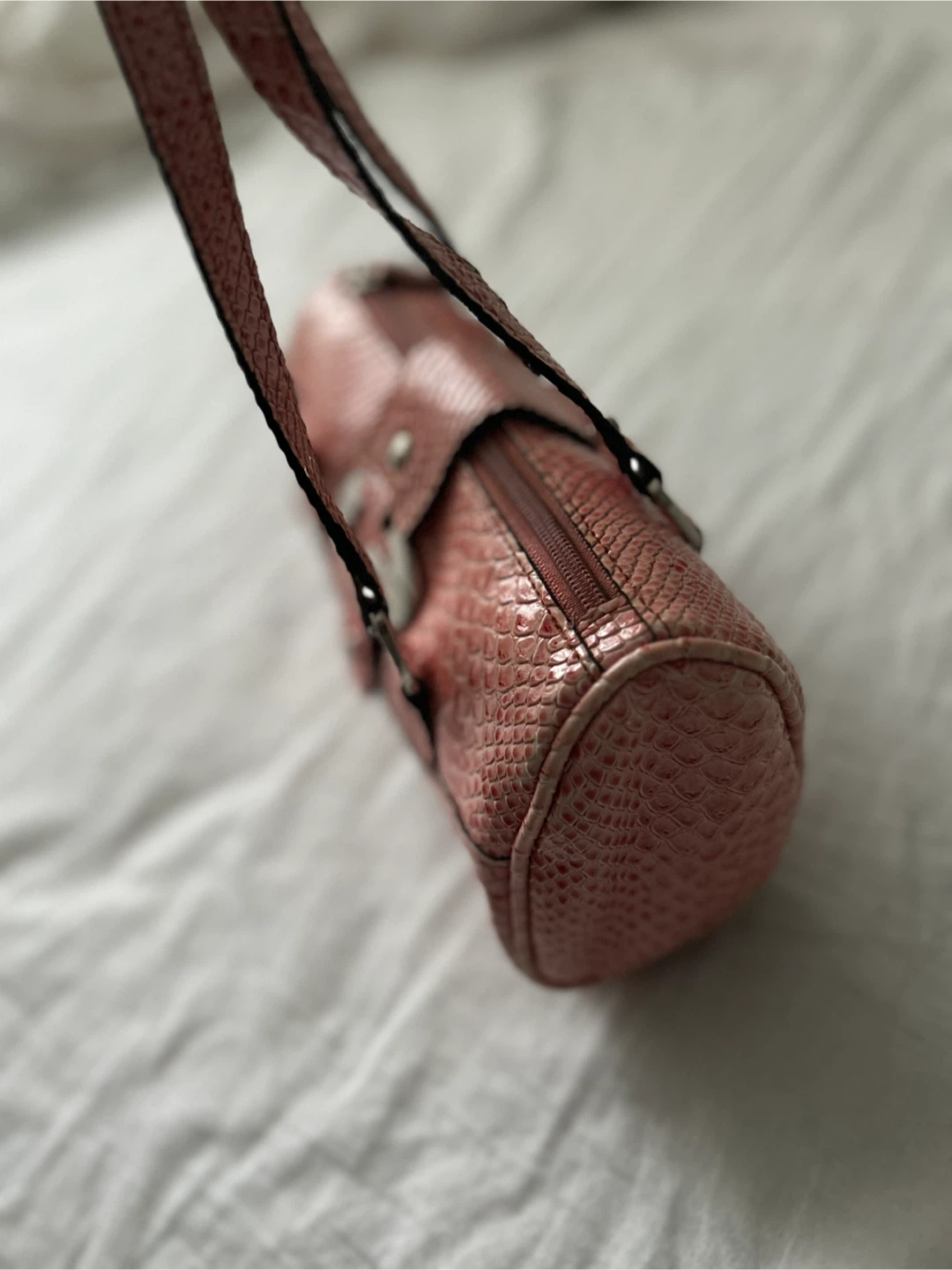Mini Guess Pink Snake Embossed Barrel Handbag - photo 3