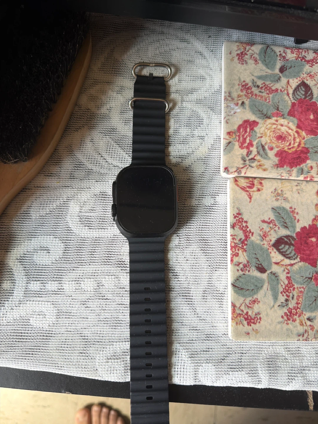 Black Apple Watch Ultra needs bacterry change - photo 3