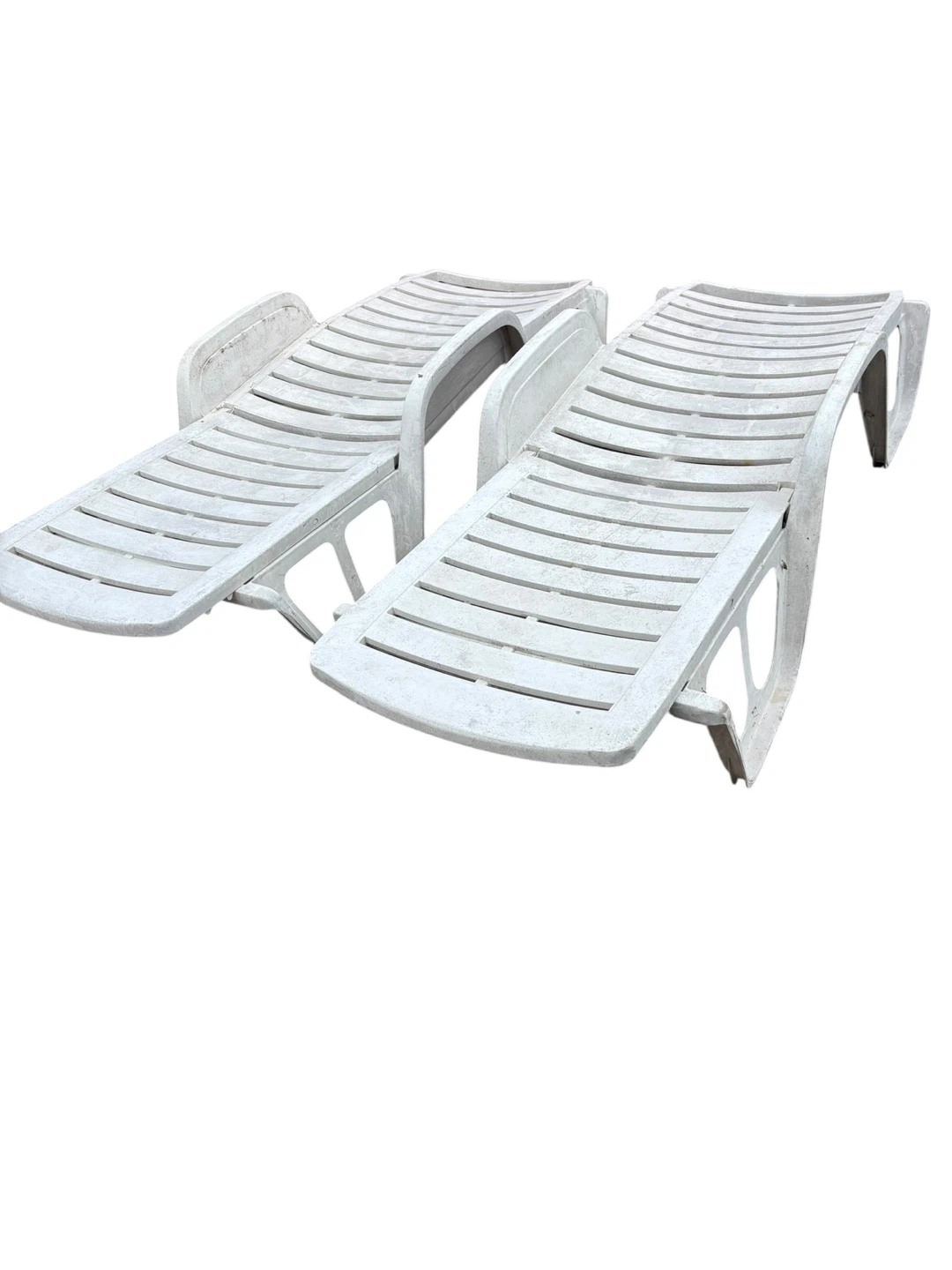 2 White Plastic Chaise Lounge Chairs - photo 5