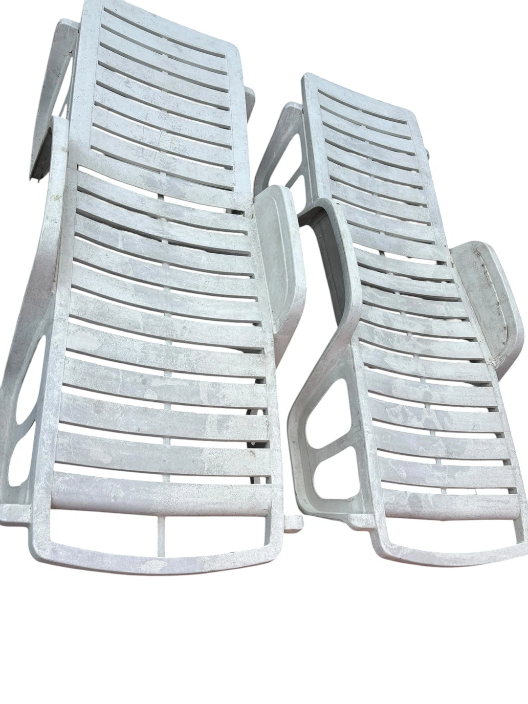 2 White Plastic Chaise Lounge Chairs - photo 4