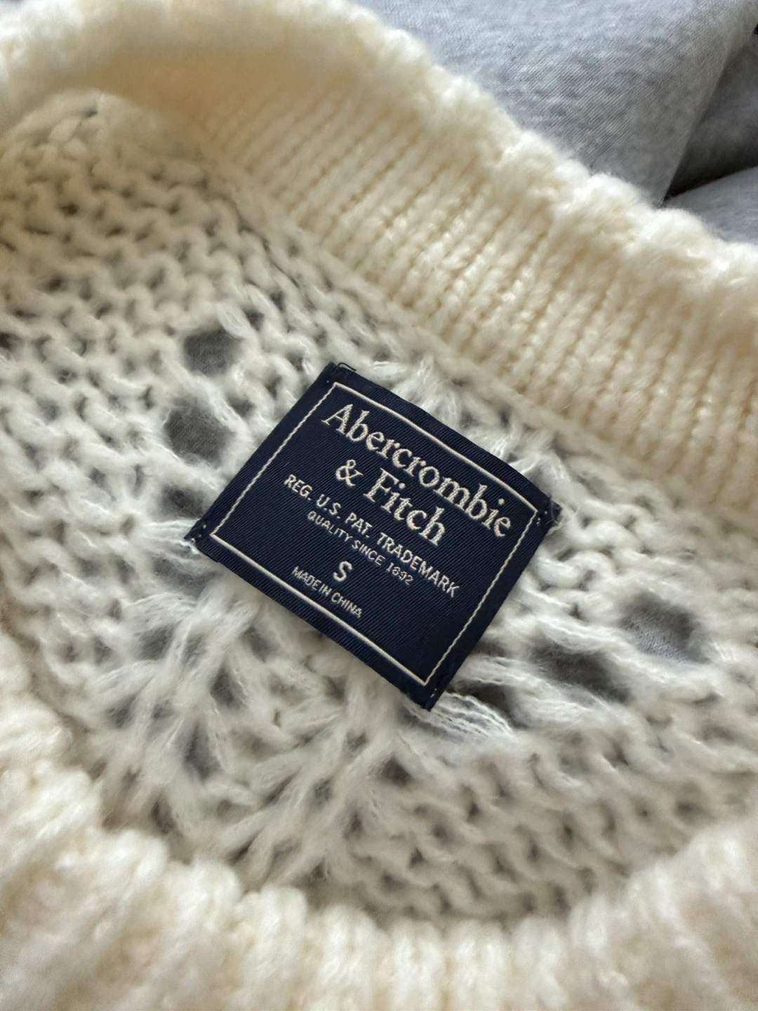 Never wear-size s:Abercrombie & Fitch Sweater - photo 3