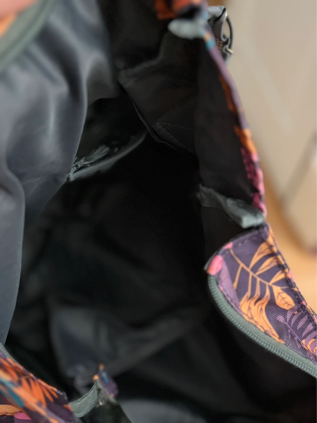 Diaper bag with insulted pockets - photo 2