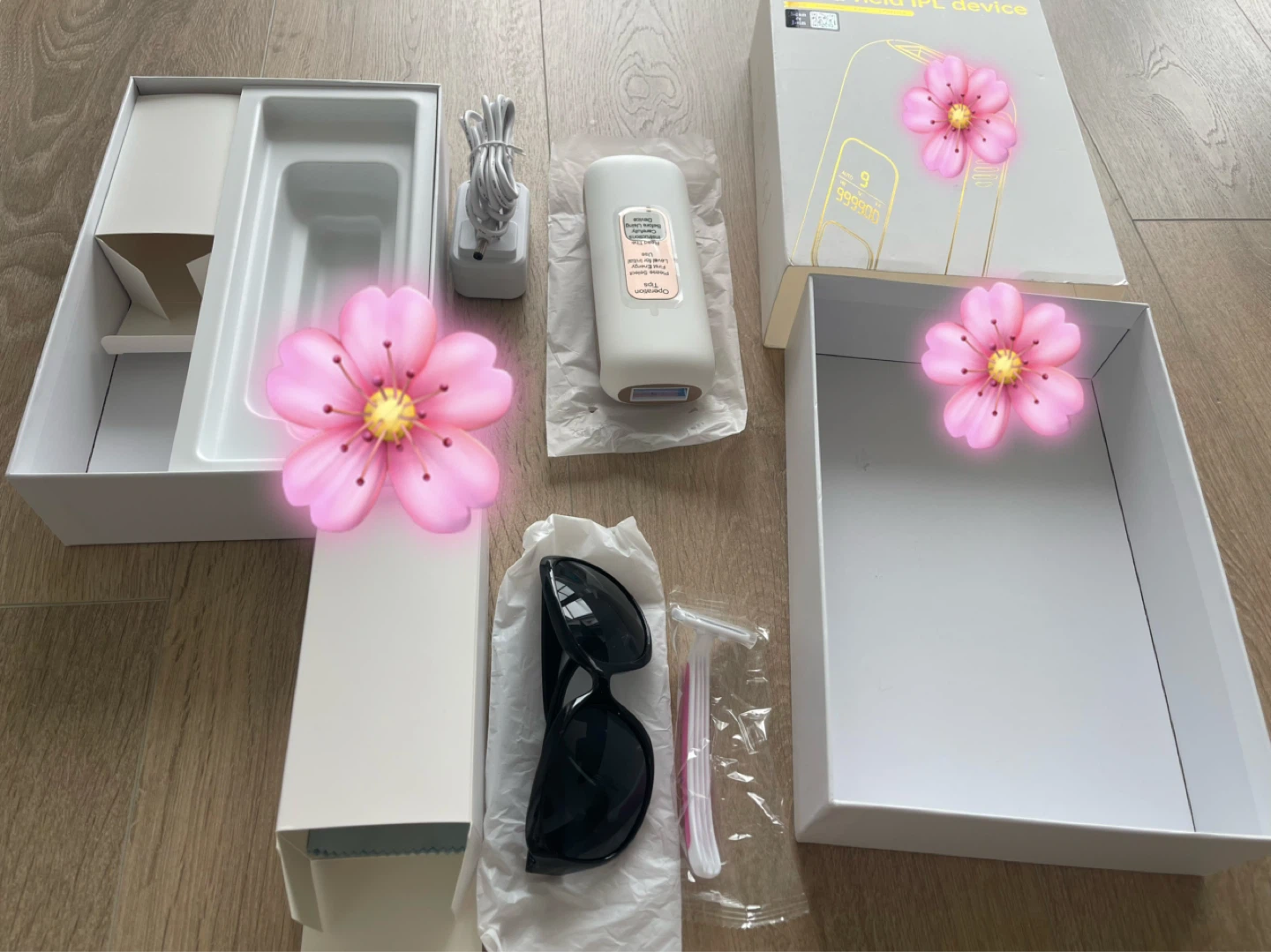 Hand-held IPL device with accessories - photo 2