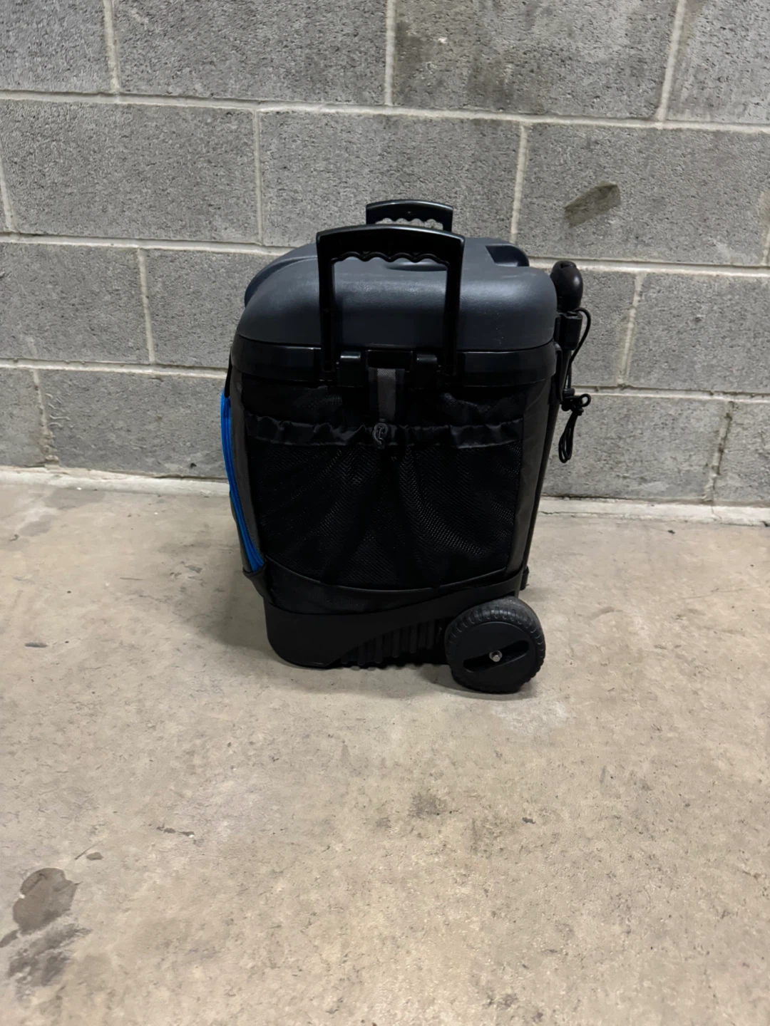 Igloo MaxCold 40 Quart Cool Fusion Wheeled Cooler - photo 3