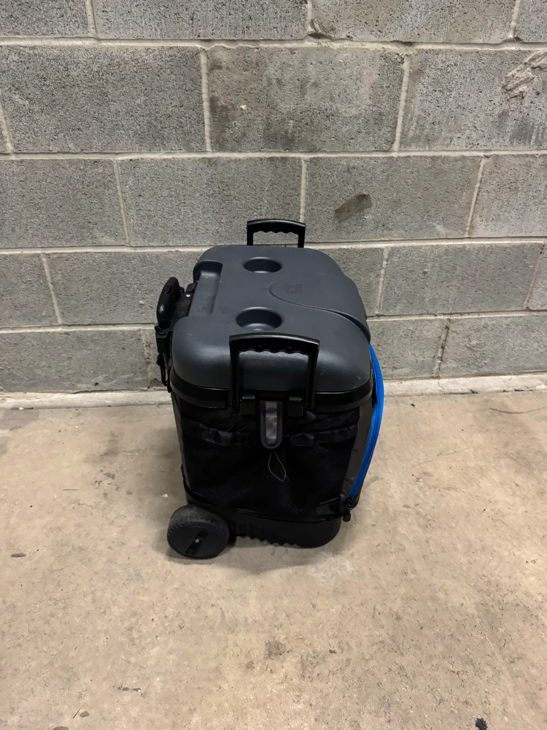 Igloo MaxCold 40 Quart Cool Fusion Wheeled Cooler - photo 4