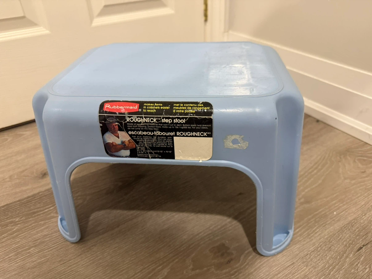 Rubbermaid ROUGHNECK Step Stool No. 4200