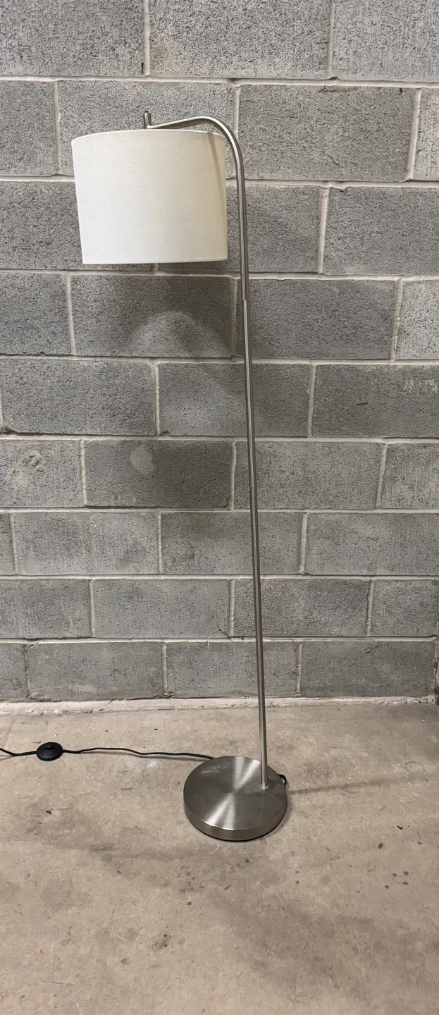 Floor lamp  H60. 15$Cash