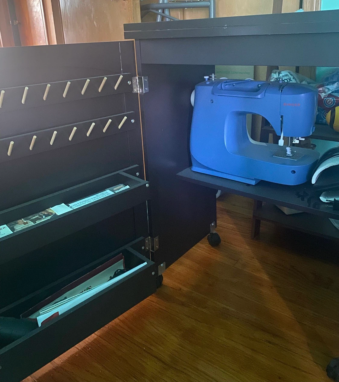 Singer Sewing Machine with Cabinet - photo 2