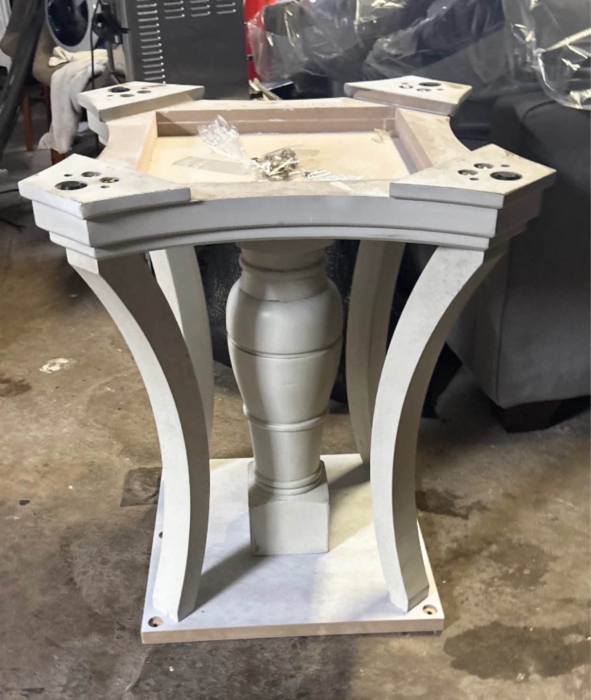 Round Dining Table - Good Condition (Pickup Only)