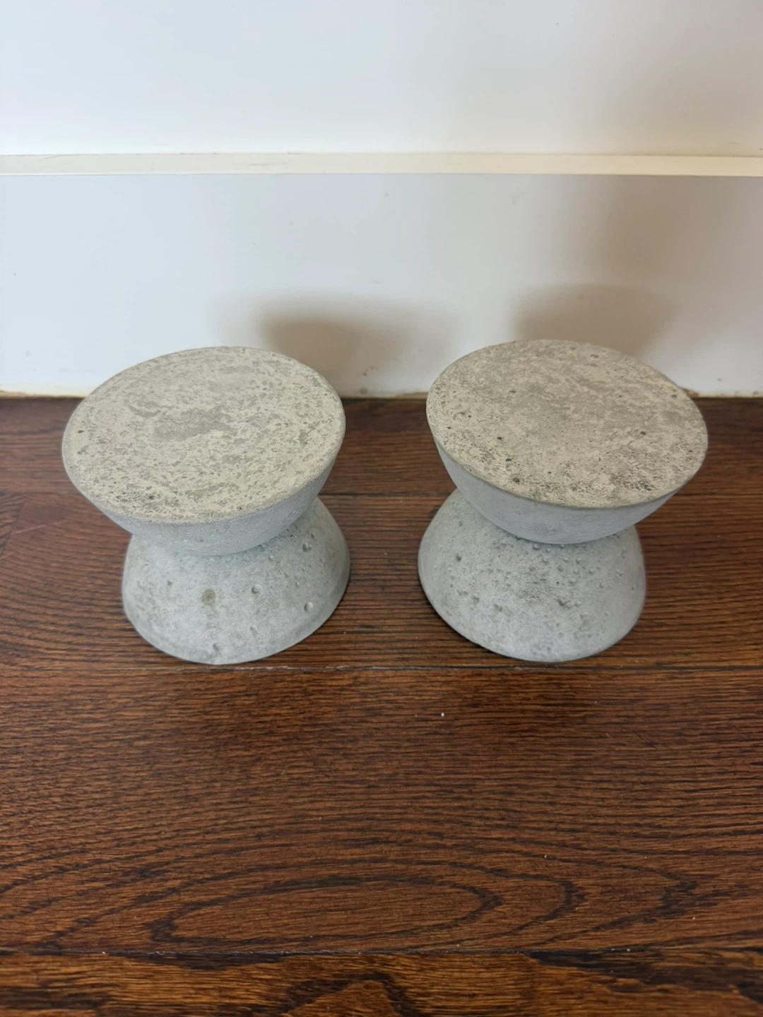 Set of 2 Concrete Book Ends - photo 2