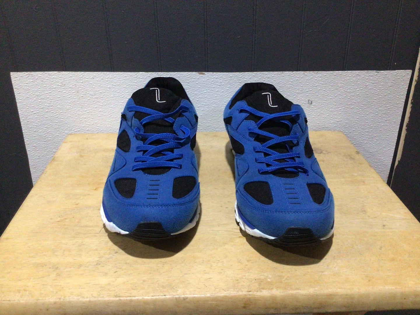 Gym shoes