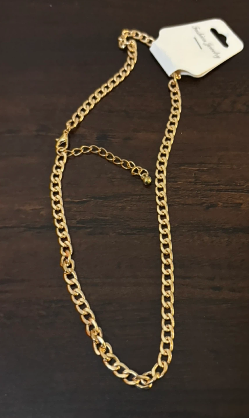BRAND NEW-Gold Tone Chain Necklace with Extension