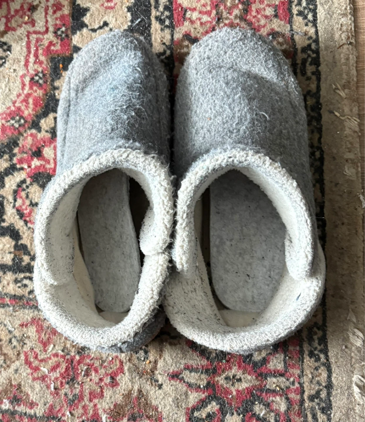 Dearfoams: Grey Slippers