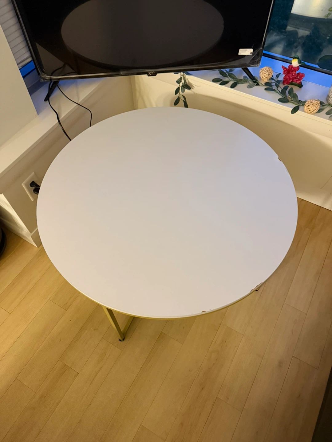White Round Coffee Table with Gold Legs