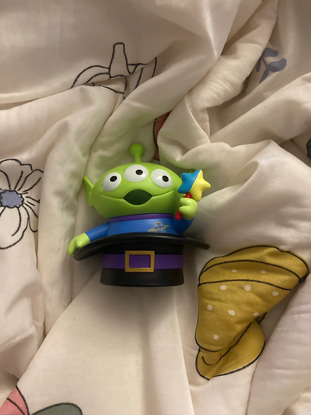 popmart disney/pixar alien immersive experience series: magician