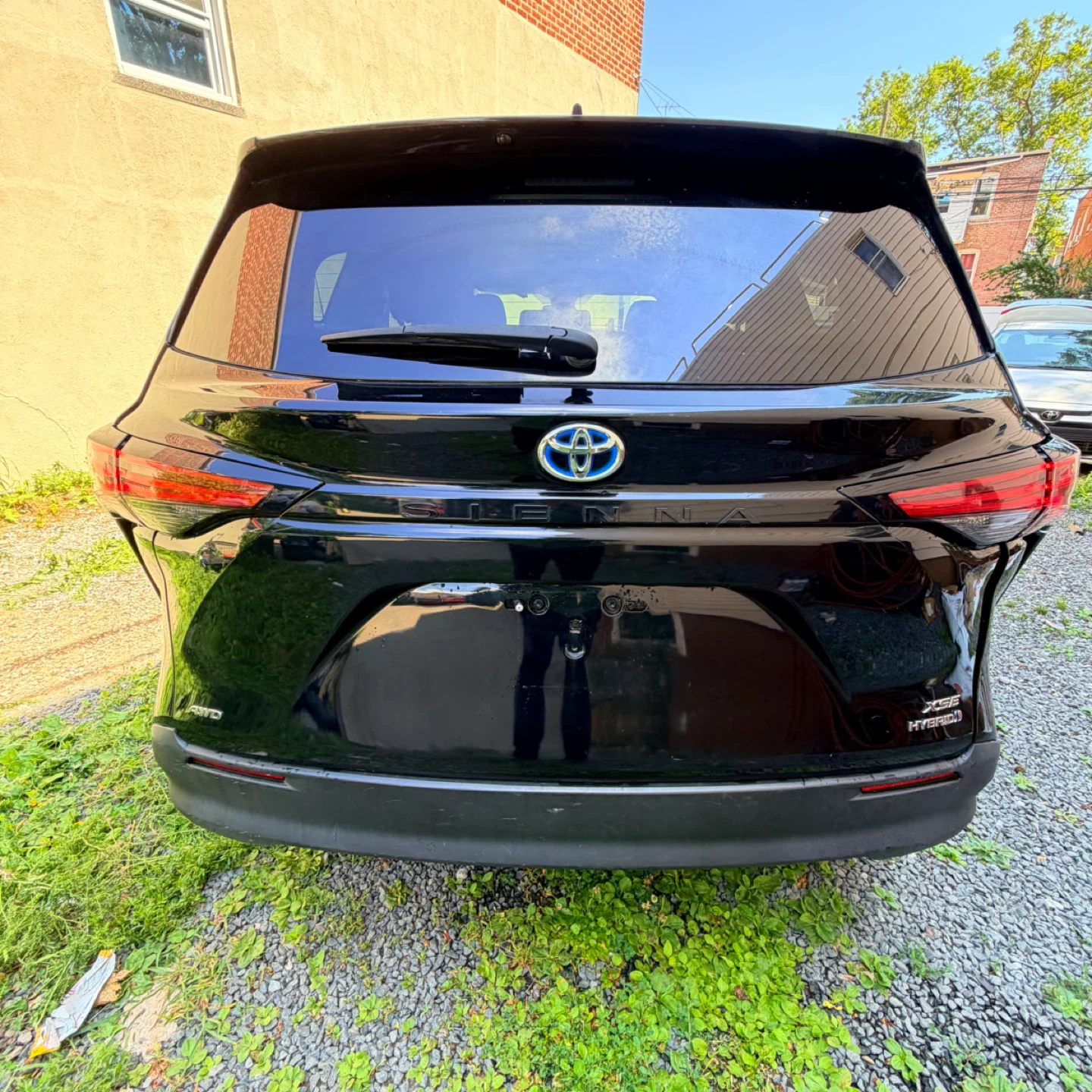 2022 Black Toyota Sienna Le Hybrid Minivan - photo 5
