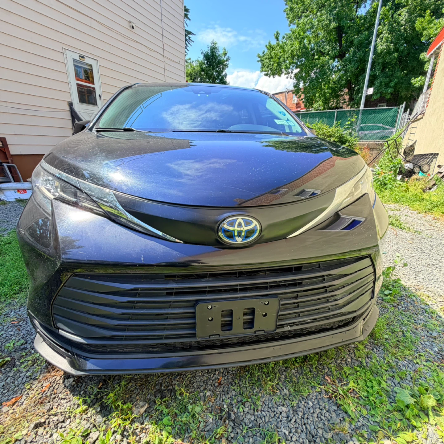 2022 Black Toyota Sienna Le Hybrid Minivan