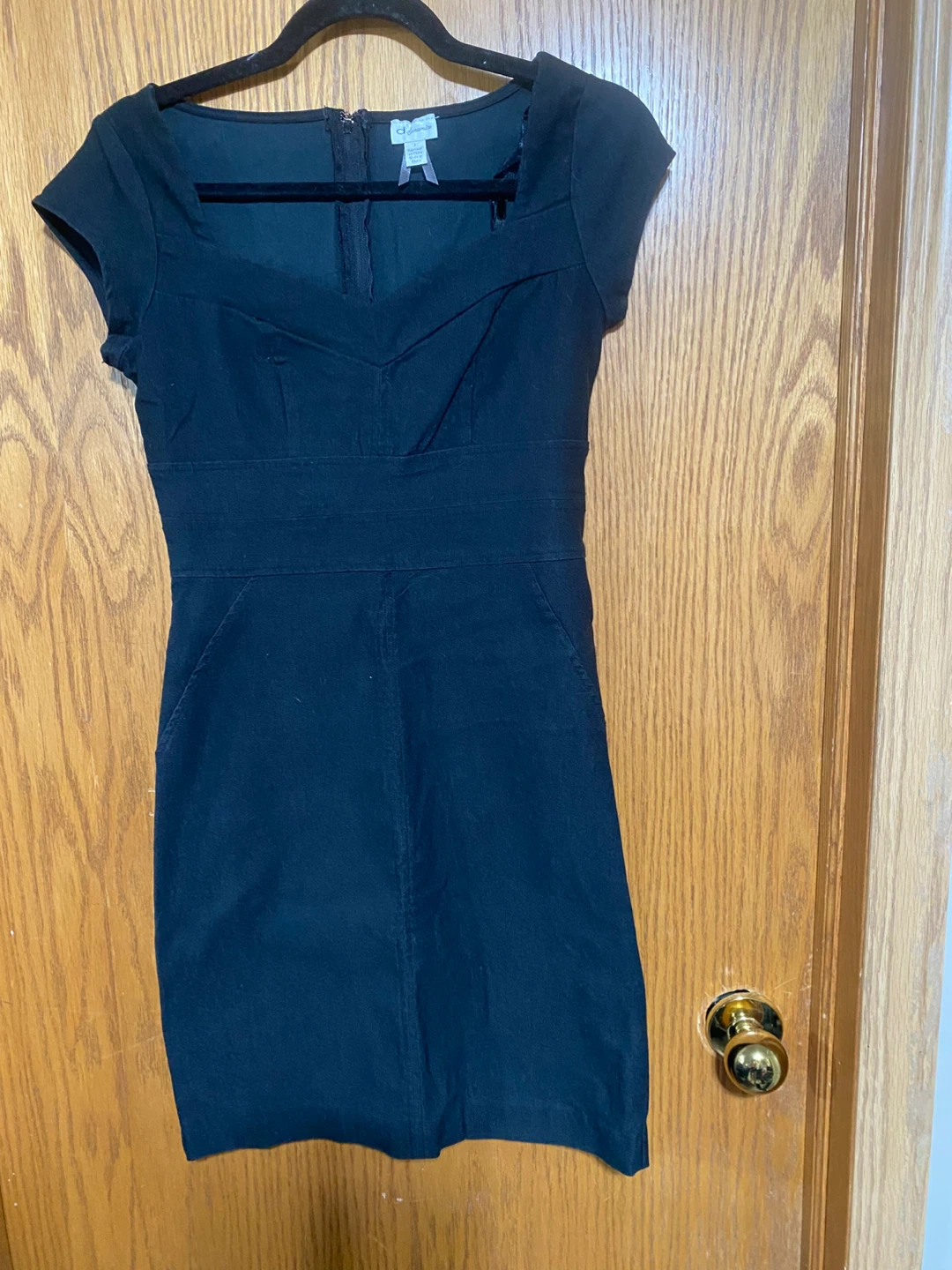 Classic Black Cap-Sleeve Sheath Dress with sweetheart neckline - photo 3