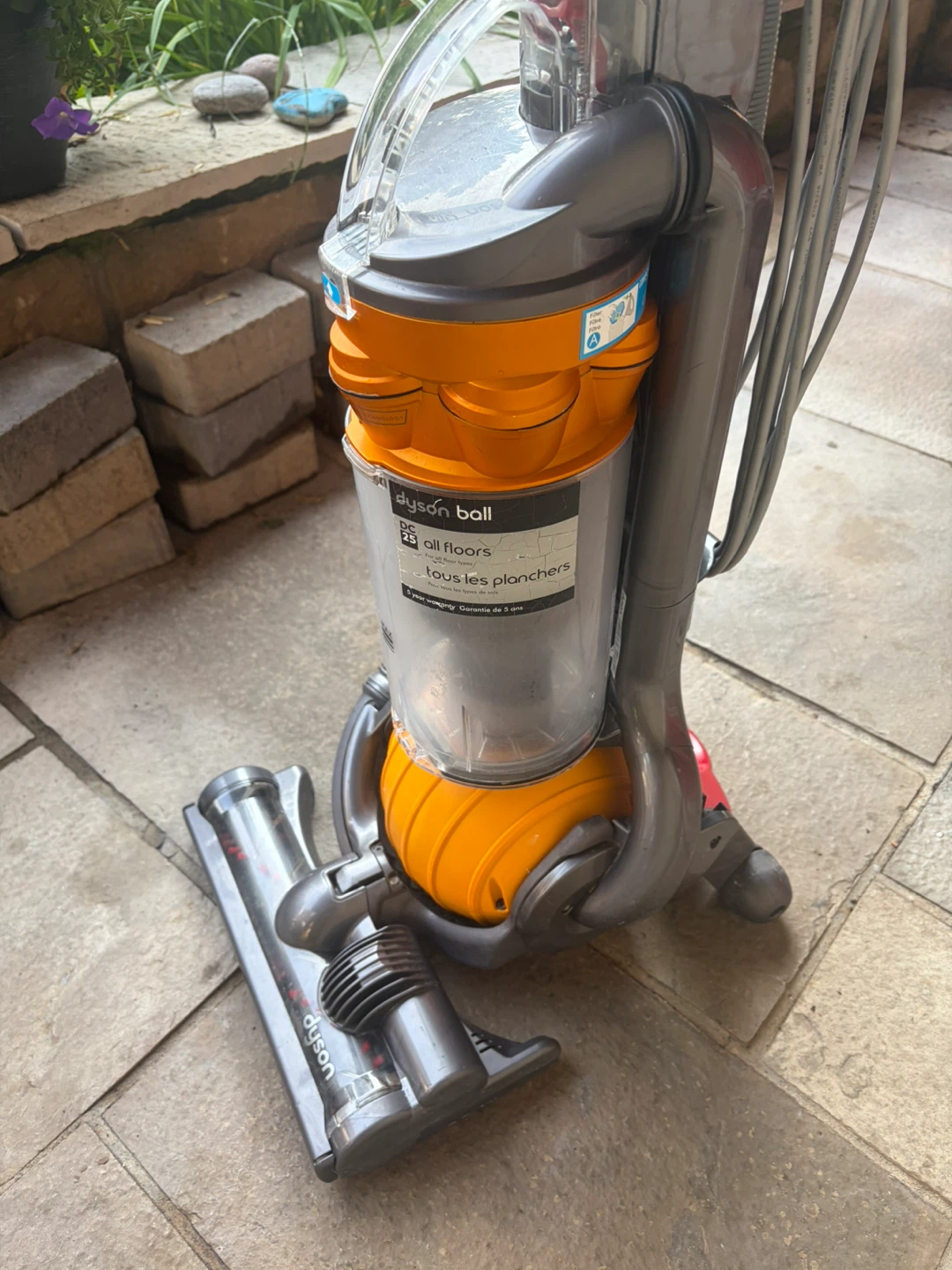 Dyson DC25 Ball Upright Vacuum - photo 2