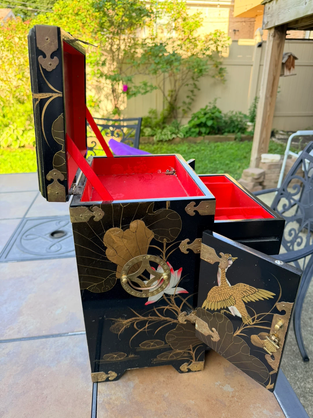 Vintage Black Lacquer Jewelry Box with Crane and Lotus Design - photo 3