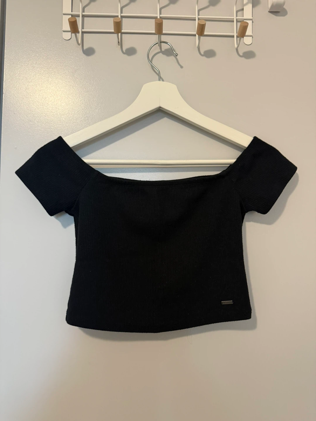 Black Hollister Off-the-Shoulder Crop Top Size S