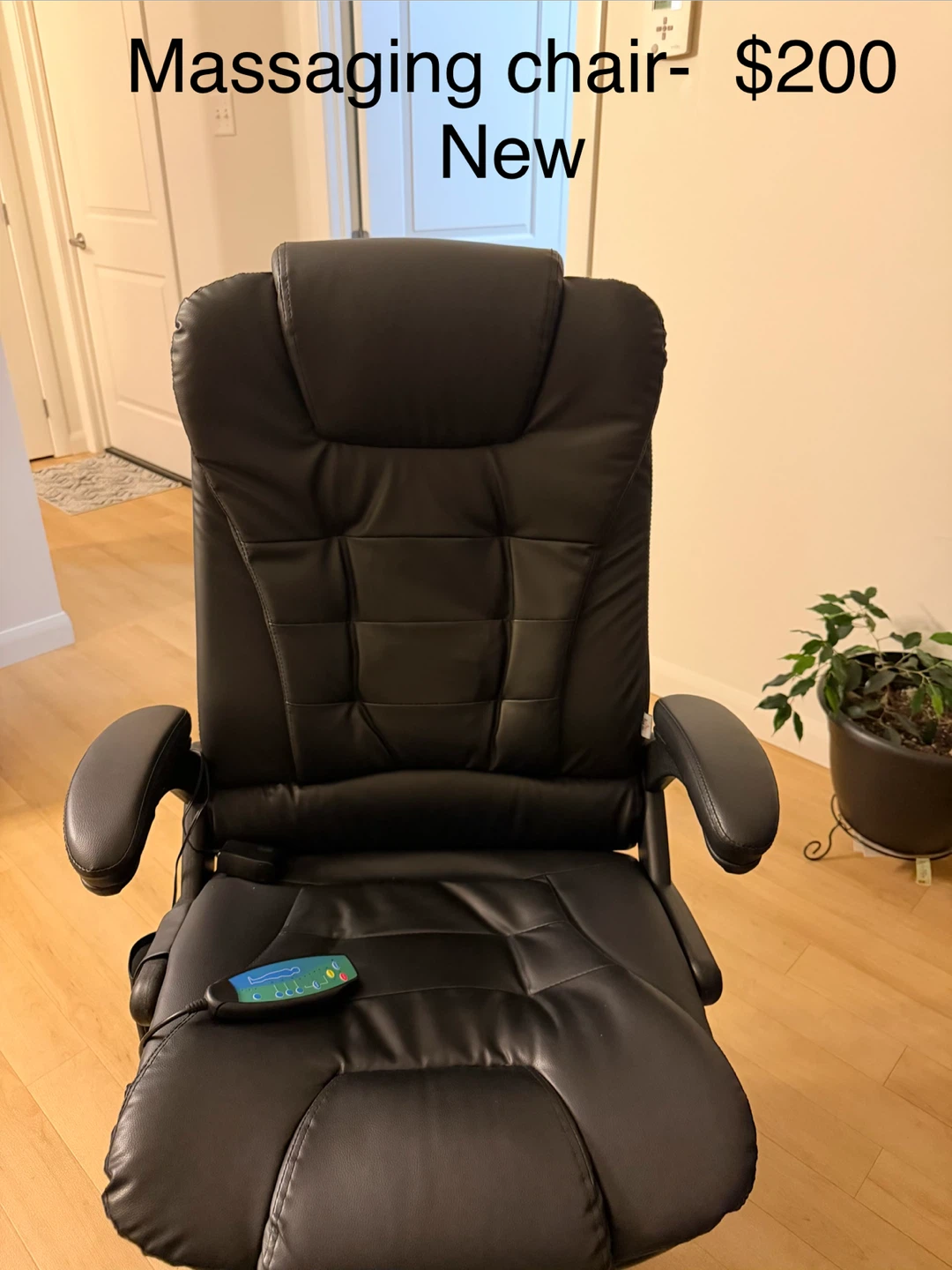 New Black Massaging Chair