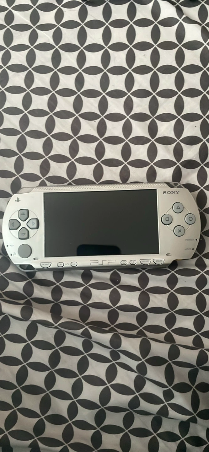 Silver PSP-1000 (Modded with ARC 5) + 128GB Memory + Charger.