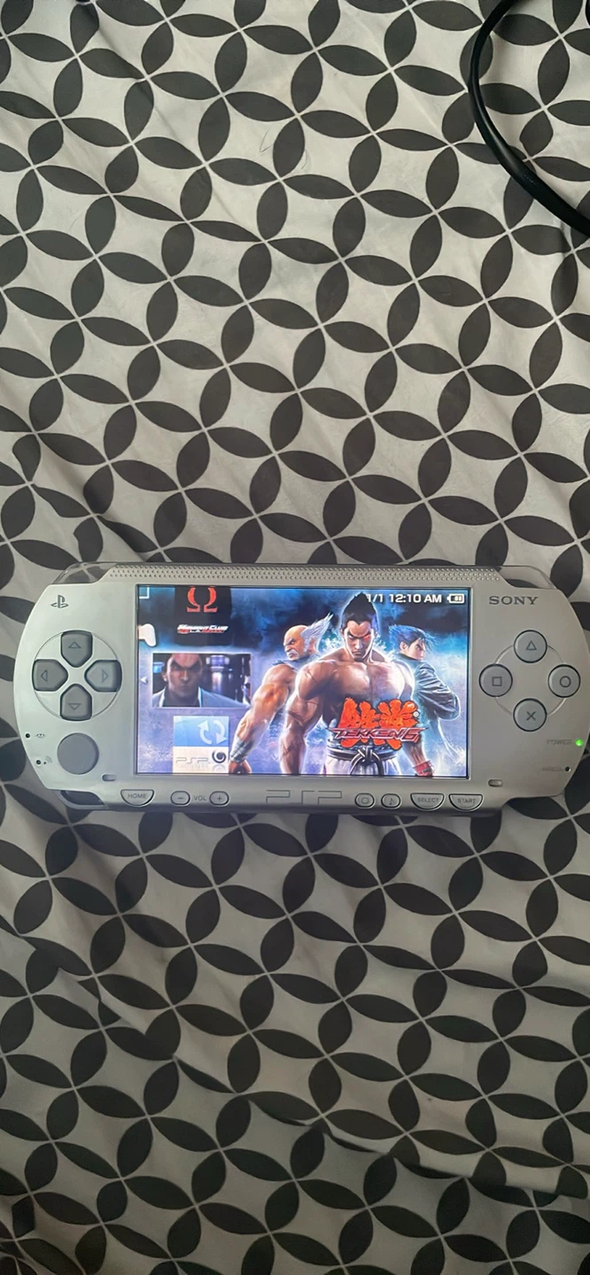 Silver PSP-1000 (Modded with ARC 5) + 128GB Memory + Charger. - photo 3