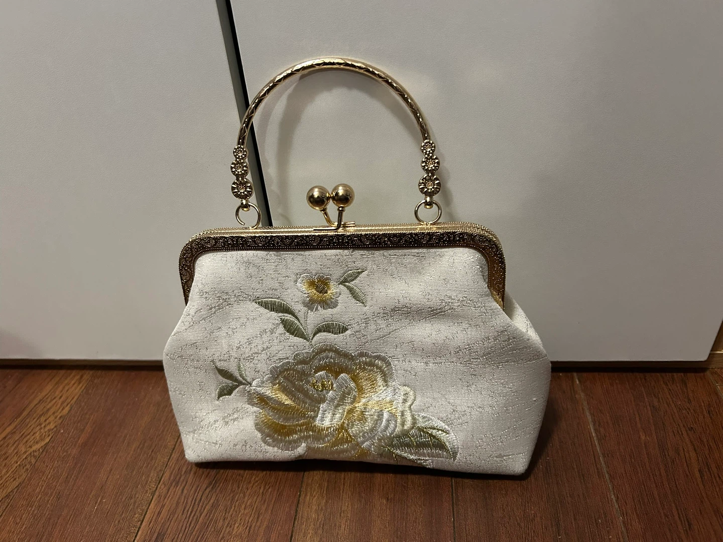 Vintage Elegant Floral Embroidered Evening Clutch Bag - New