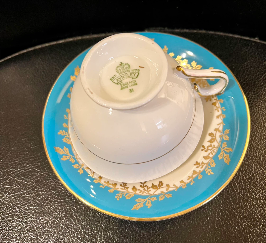 Vintage Aynsley Bone China Teacup and Saucer Set - photo 5