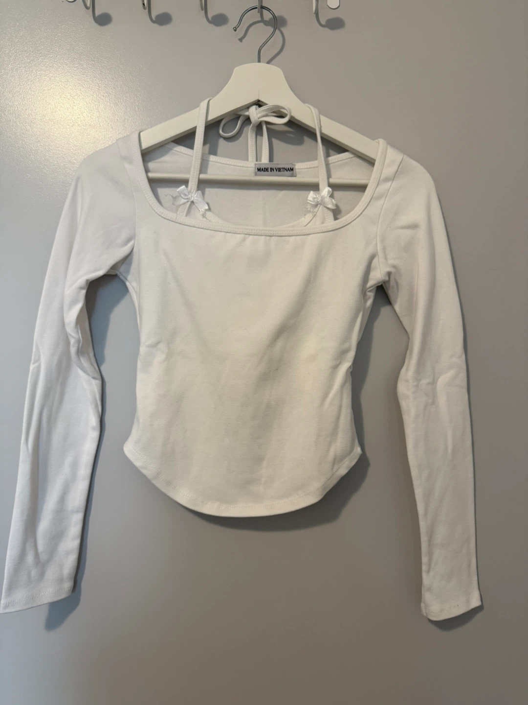 White long sleeve crop top