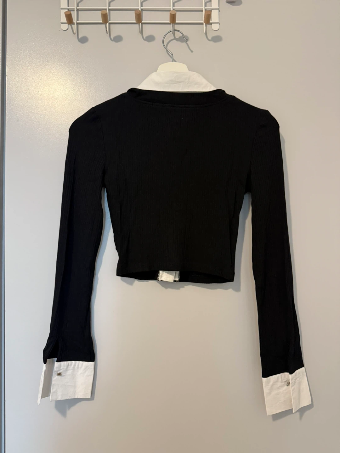 Black and white collared long sleeve shirt - photo 5