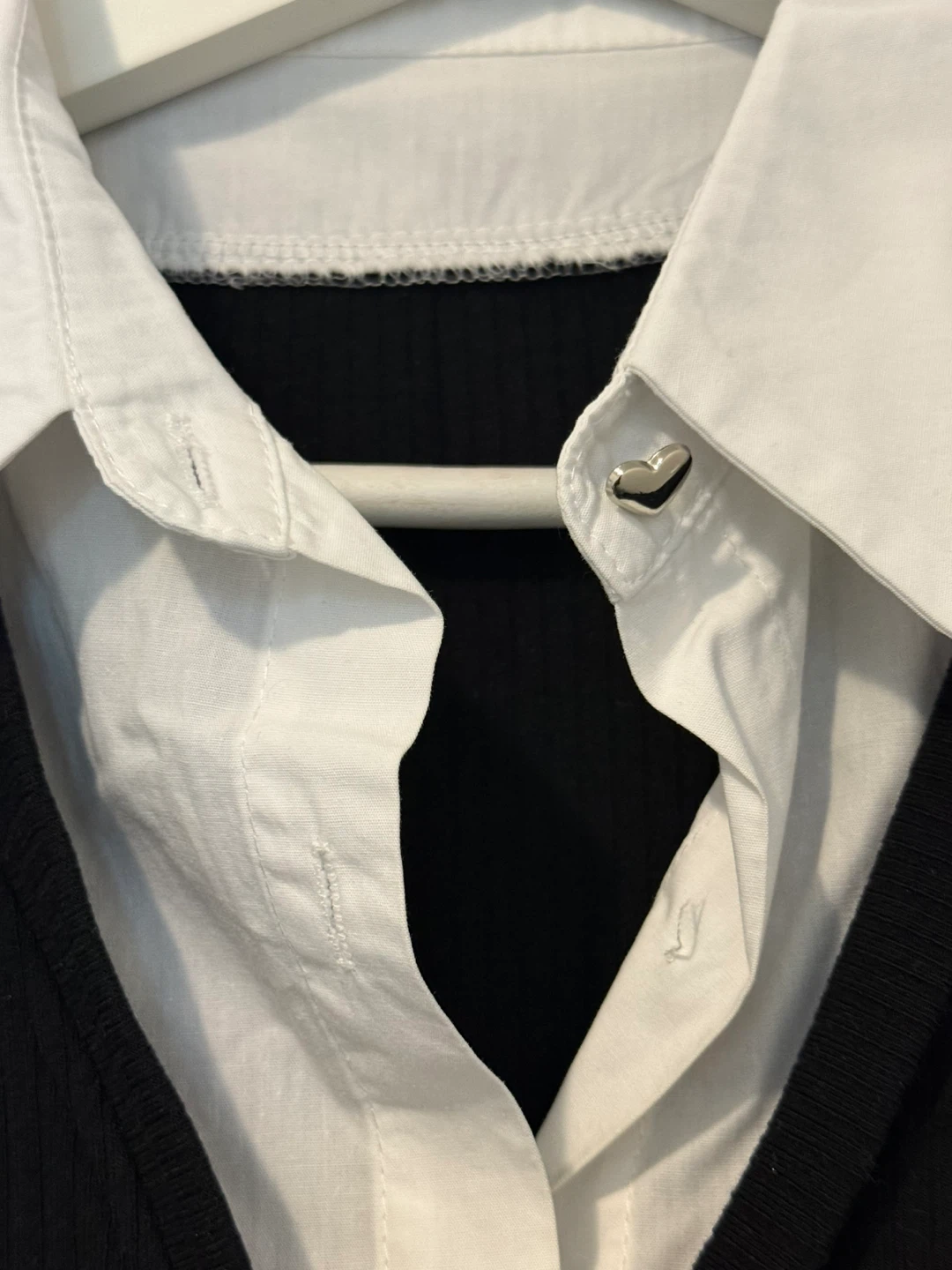Black and white collared long sleeve shirt - photo 4