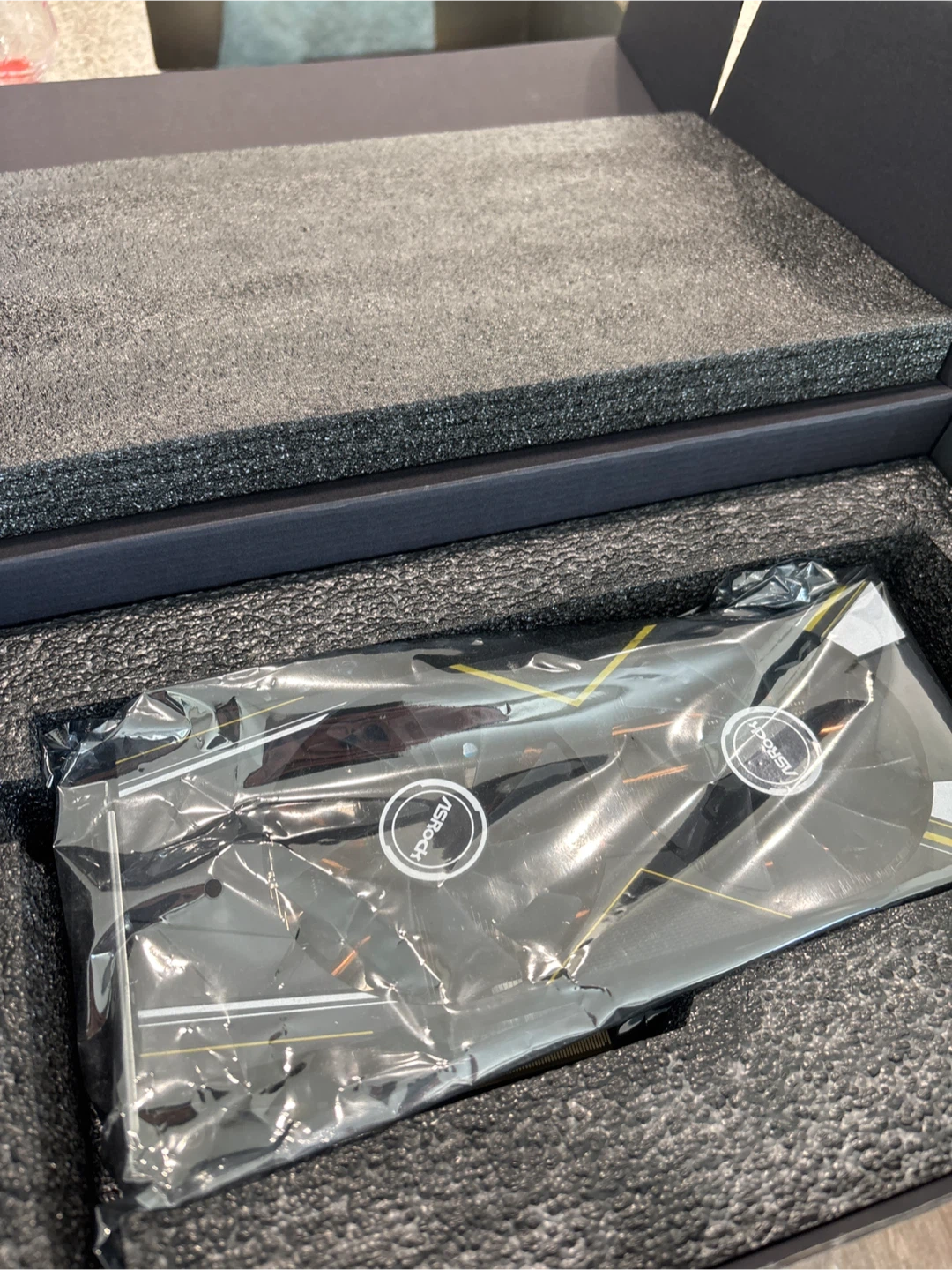 AMD Radeon RX 5700 XT - photo 2
