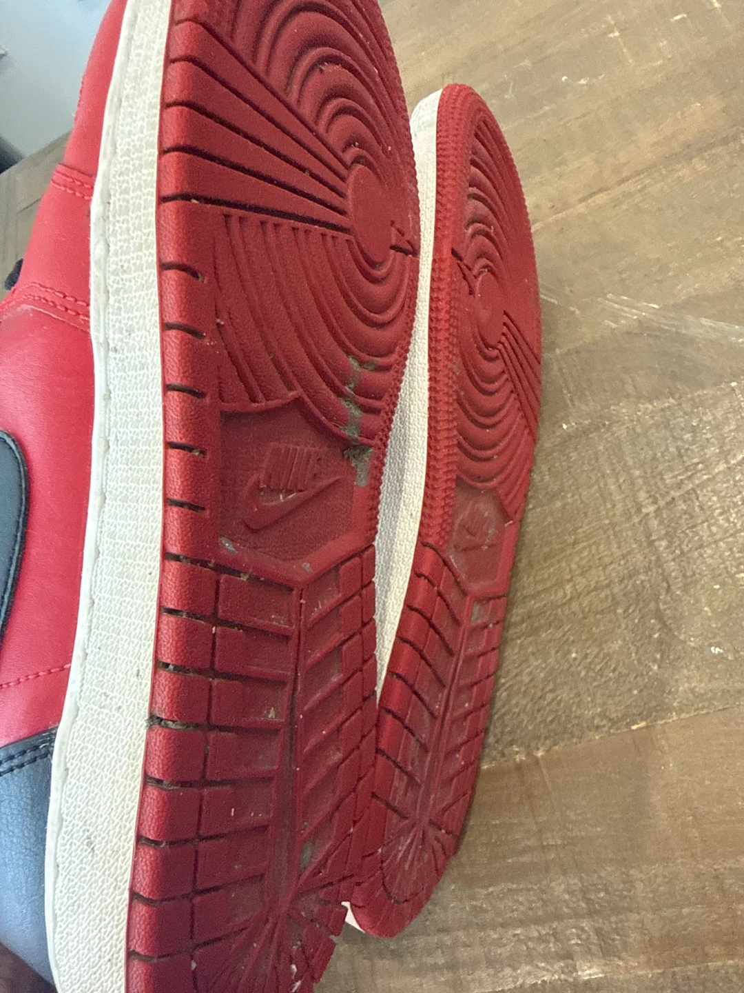 Air Jordan 1 Mid SE (GS) 'Siren Red' - photo 4
