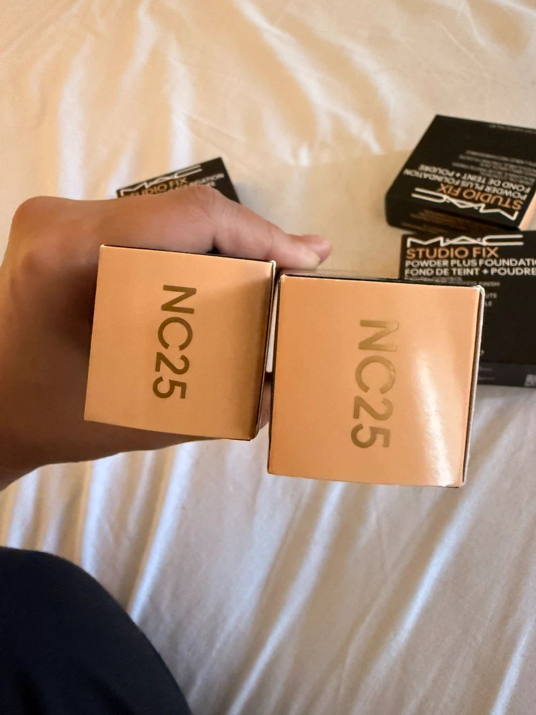 MAC Studio Fix powder NC20and foundation NC25 - photo 2
