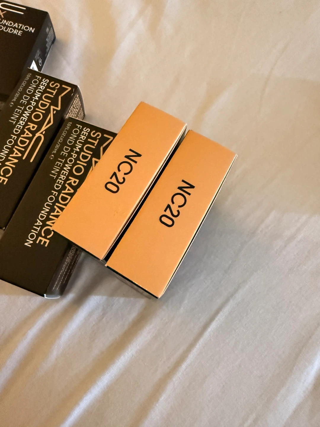 MAC Studio Fix powder NC20and foundation NC25 - photo 3