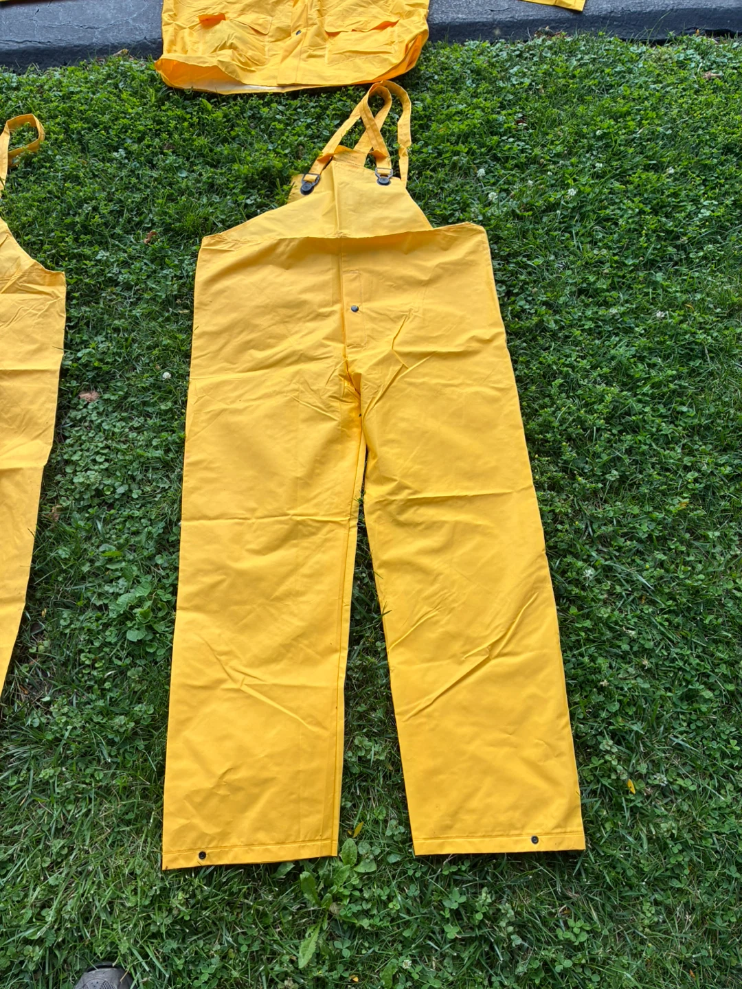Raincoat and Bib Pants Set - photo 4