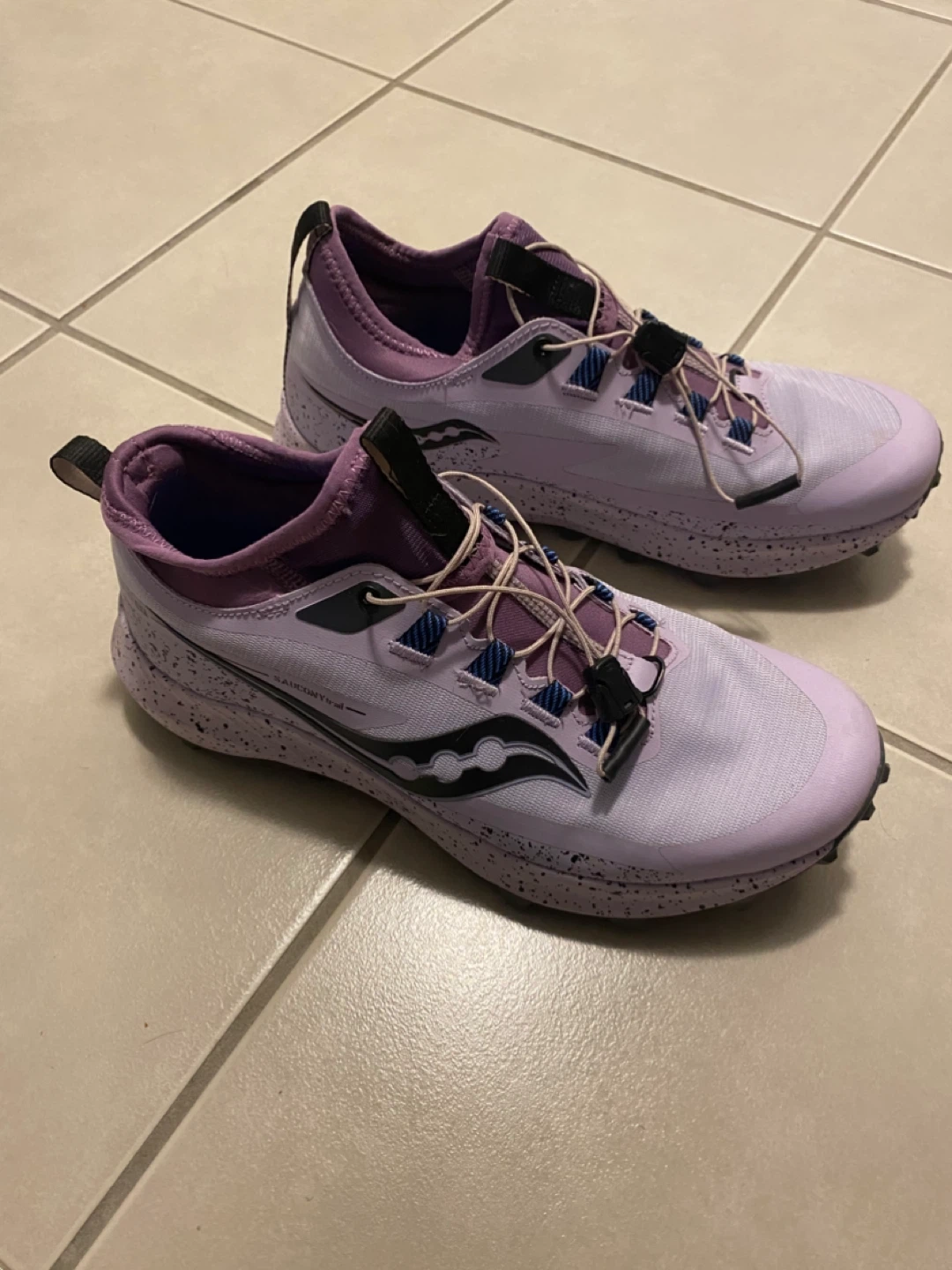 Women’s sneakers - size 9