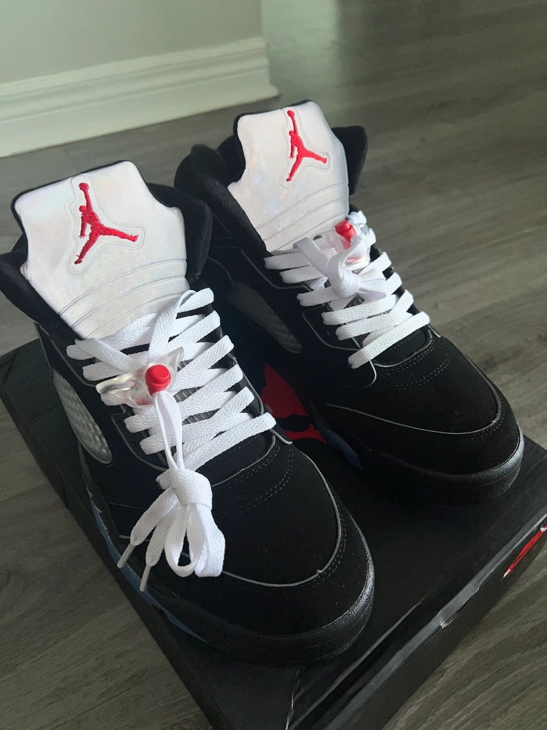 Air Jordan 5 Metallics - photo 2