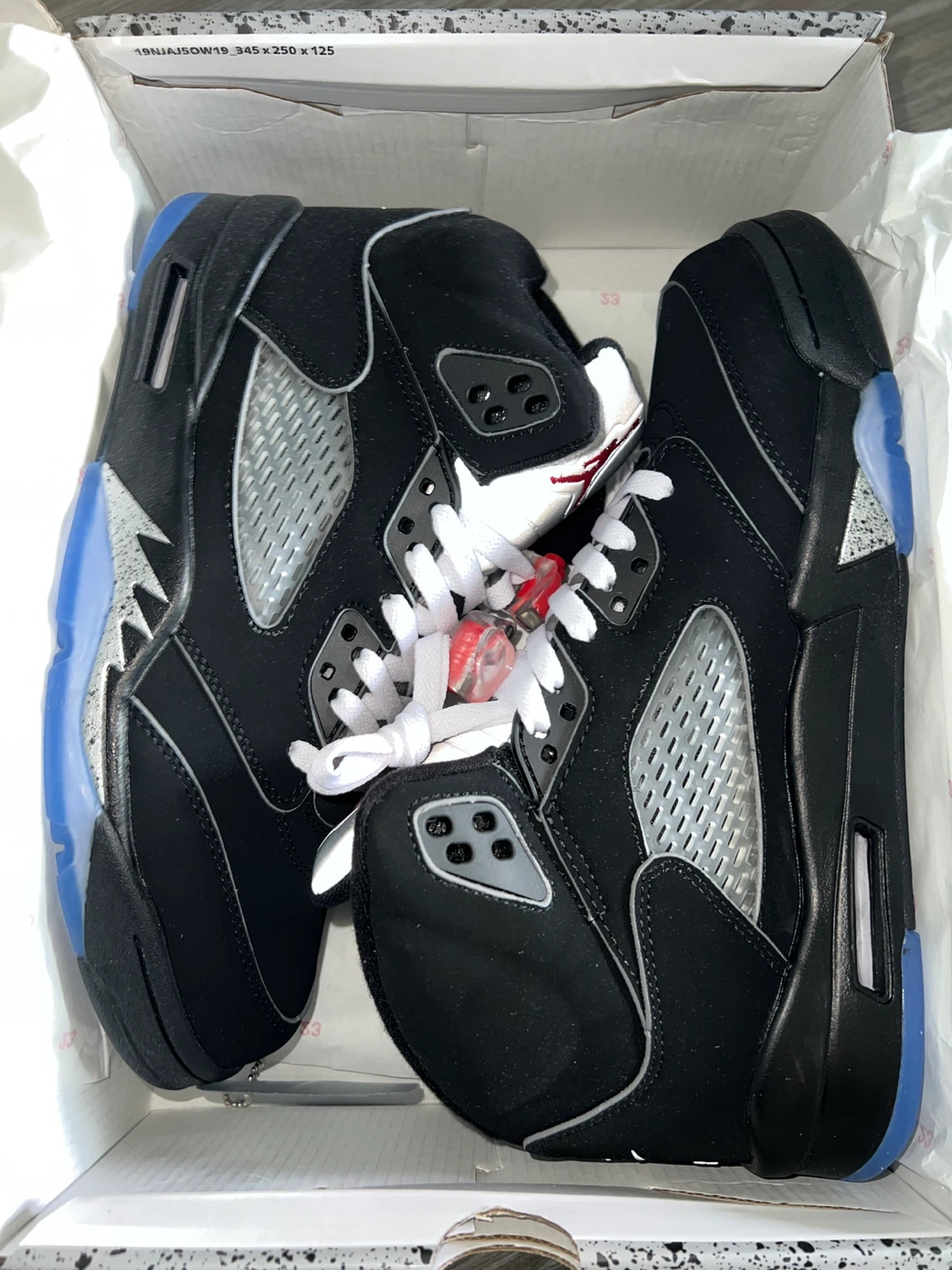Air Jordan 5 Metallics - photo 3