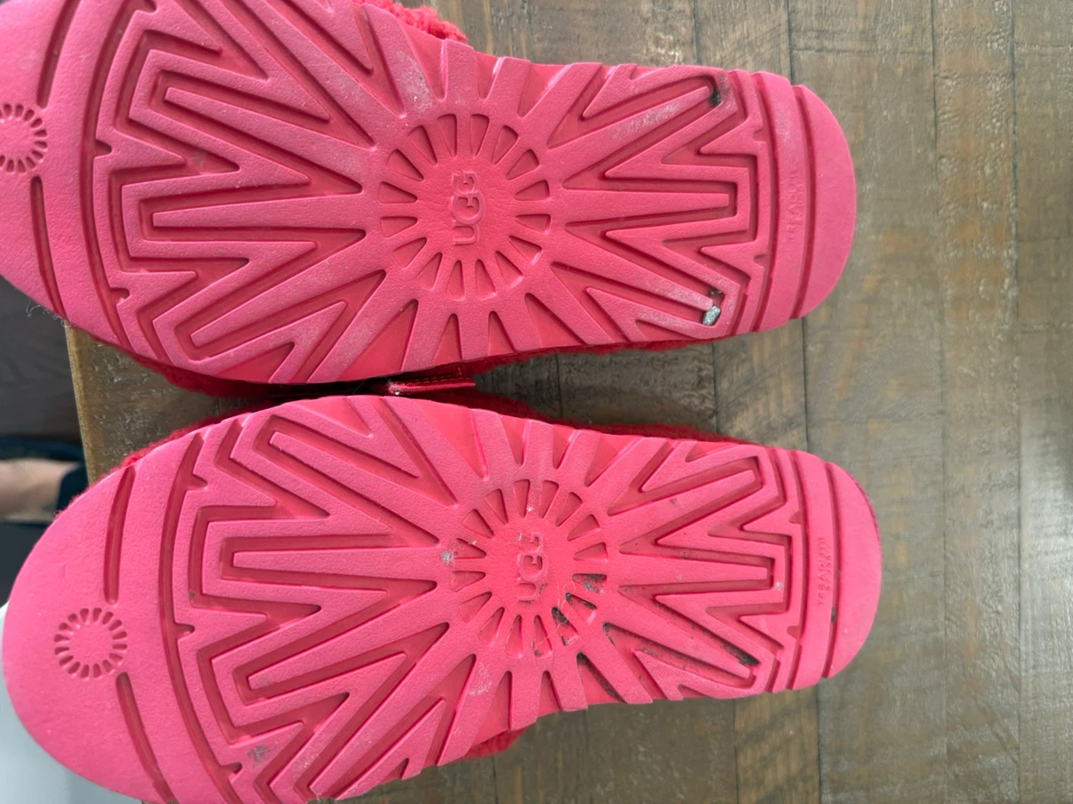 UGG Red Fluffy Slides - photo 2