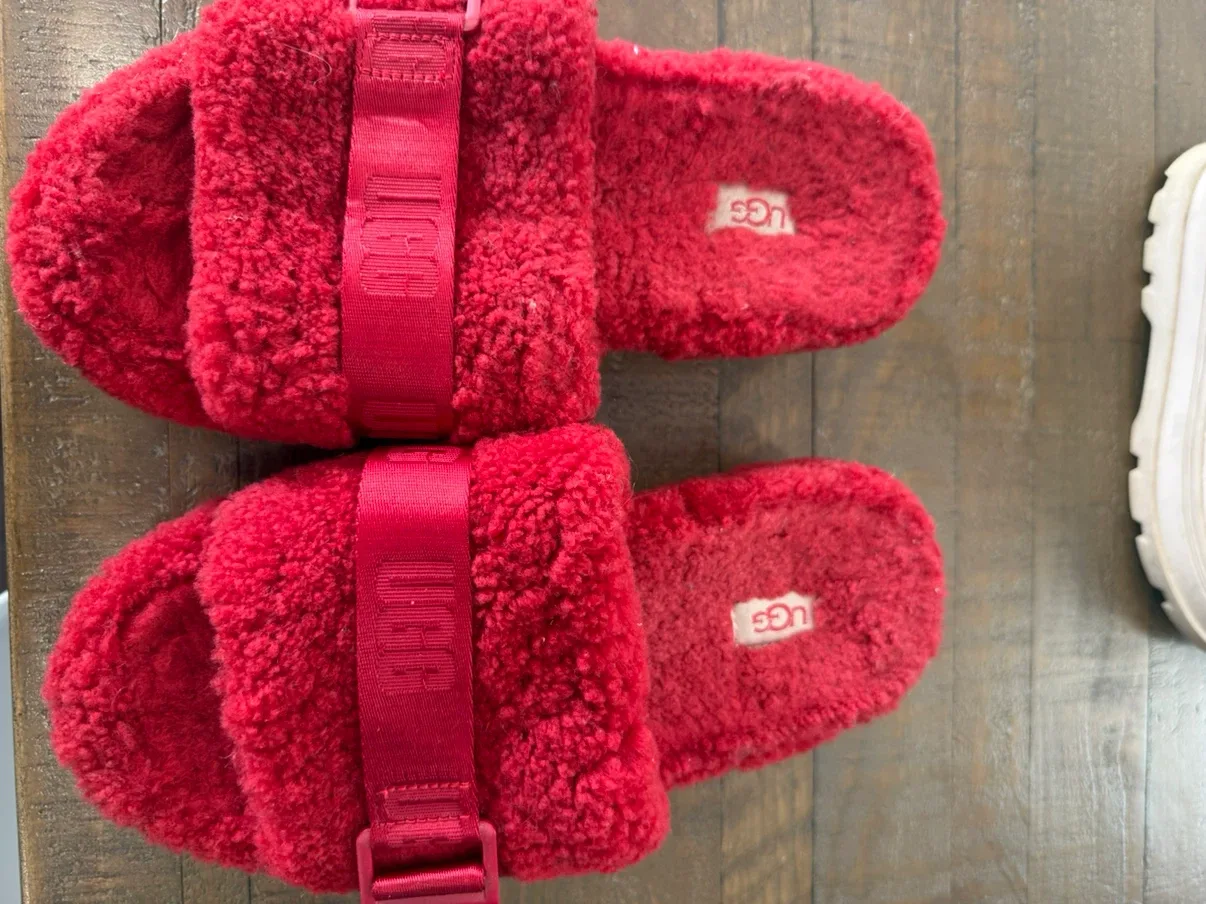 UGG Red Fluffy Slides - photo 3