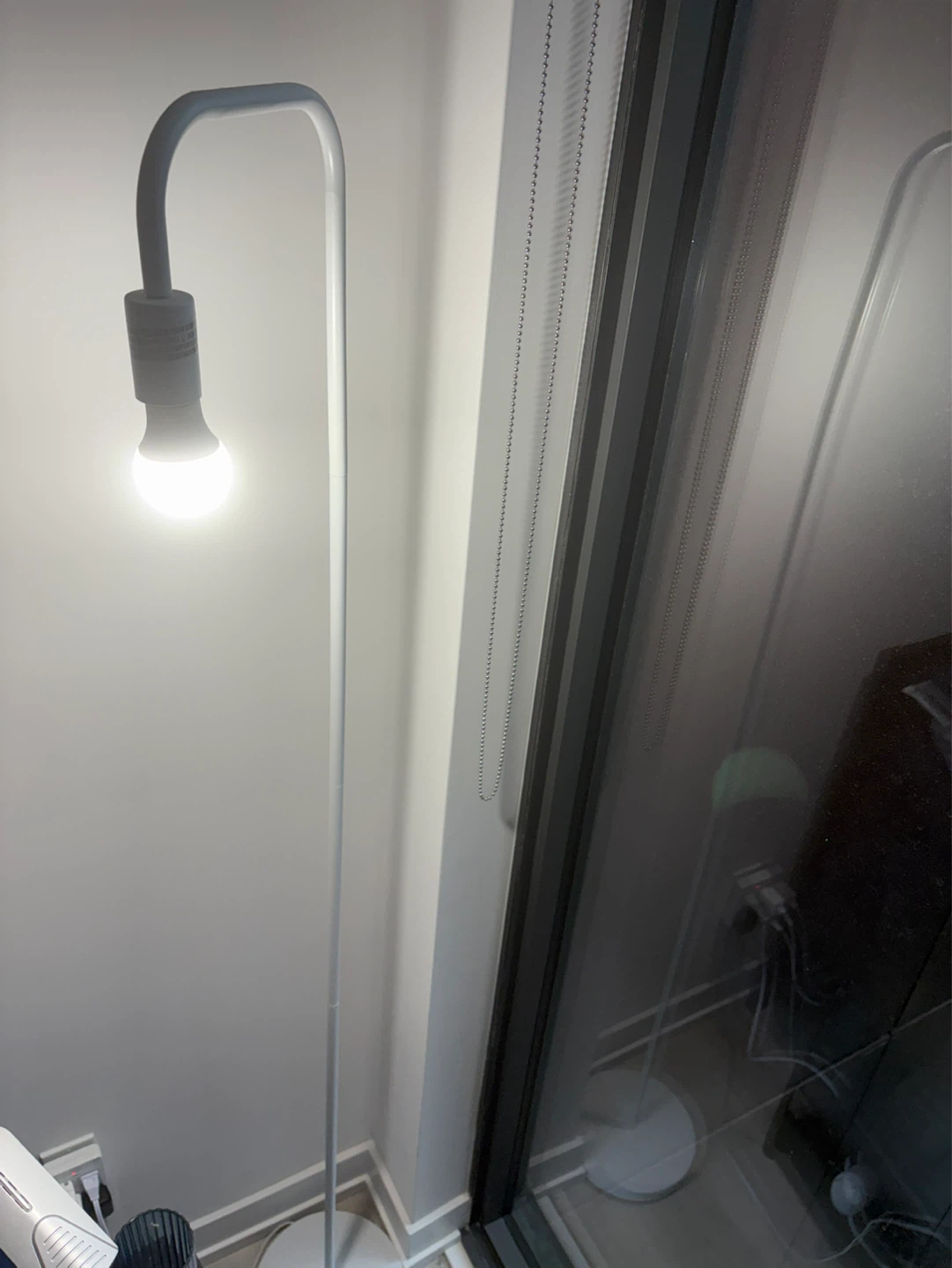 White Floor Lamp - photo 2