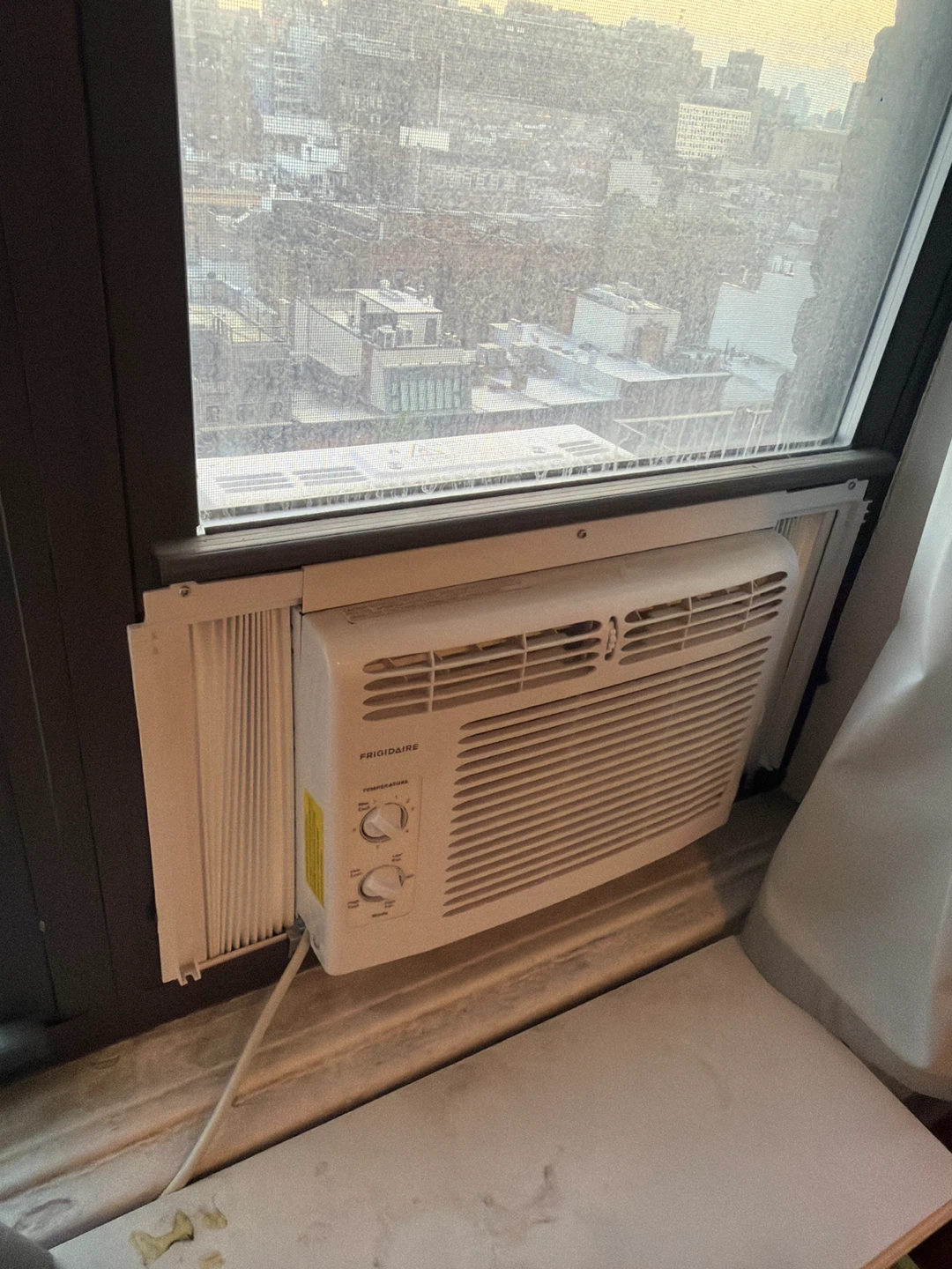 Frigidaire 5,000 BTU Window Air Conditioner - White - photo 2