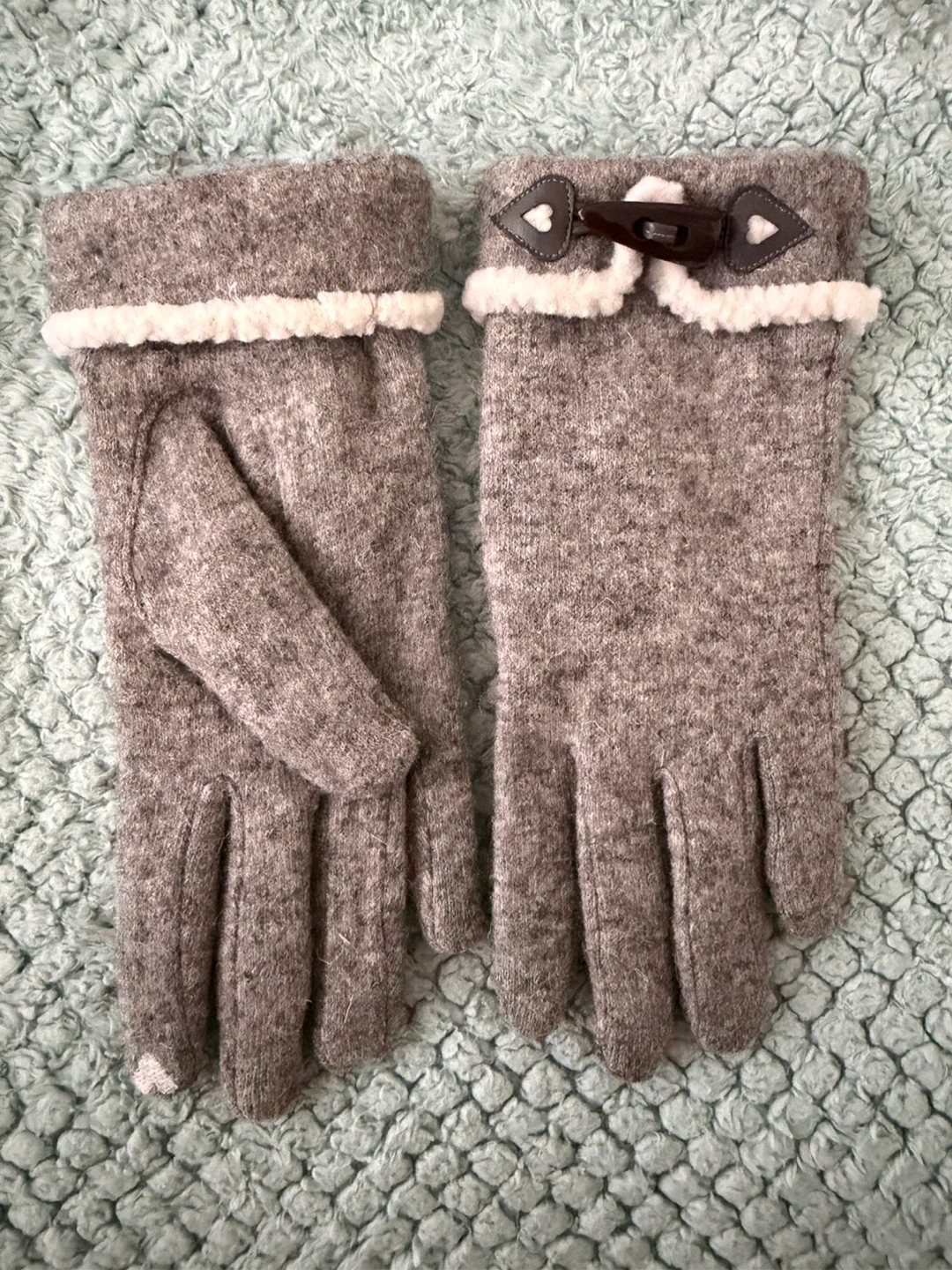 UNIQLO Winter Gloves+ one winter gloves - photo 3