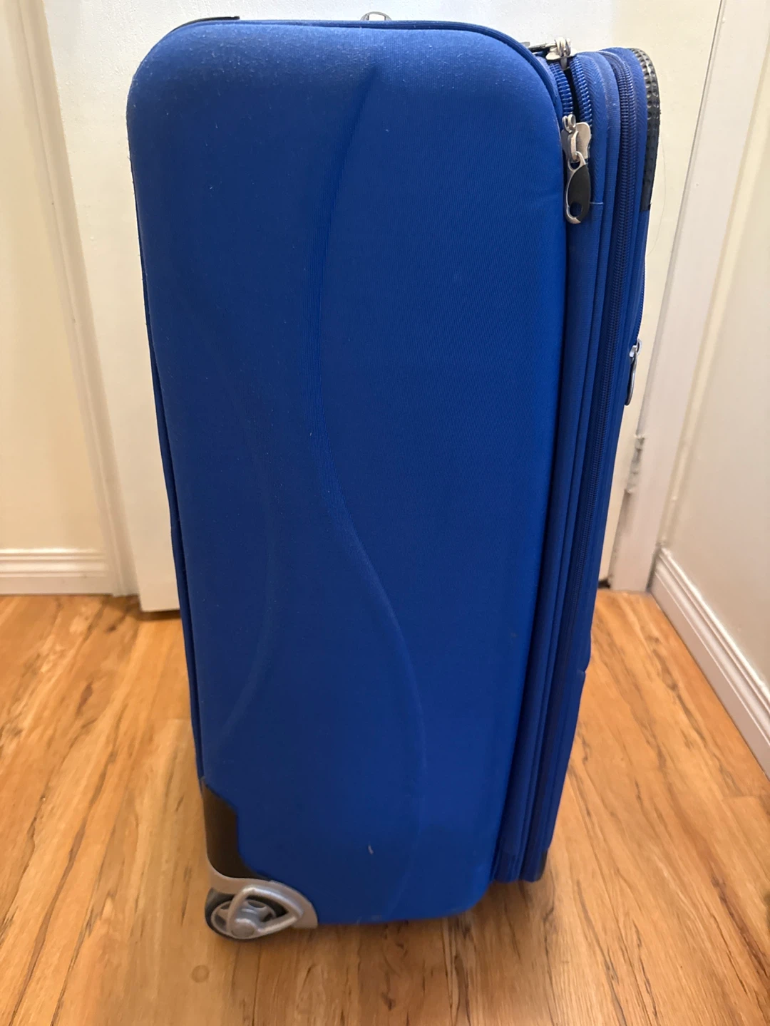 28” Roots Suitcase - photo 3