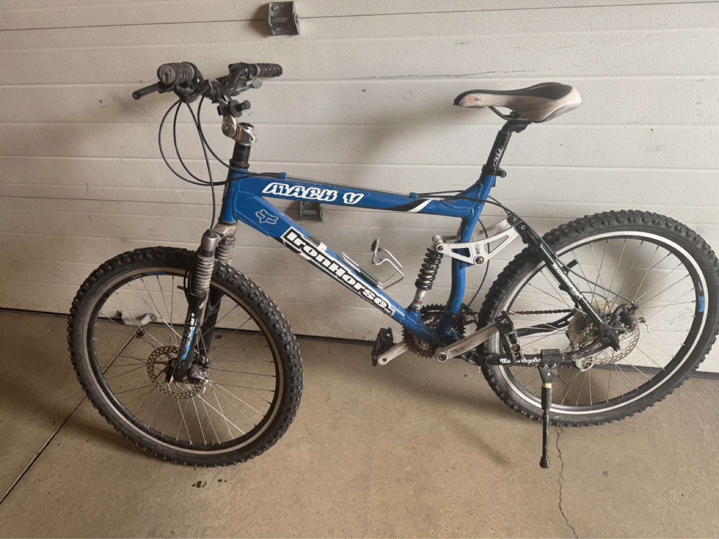 Iron Horse Mountain Bike. Dual Disc Brakes