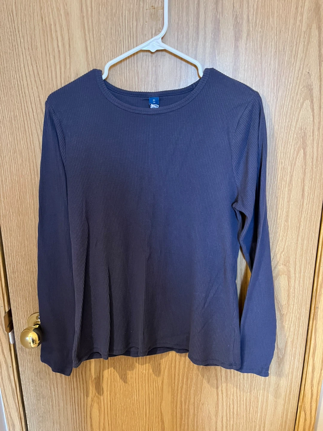 Ladies clothes and sandals - photo 3