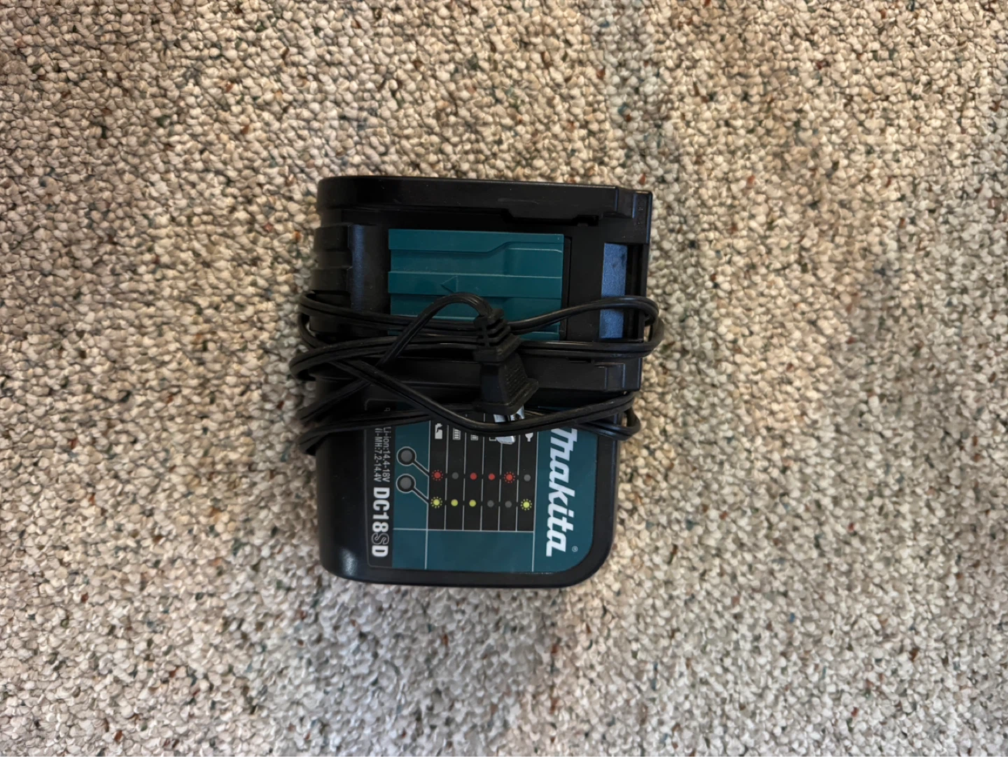 Makita Battery Charger - photo 2